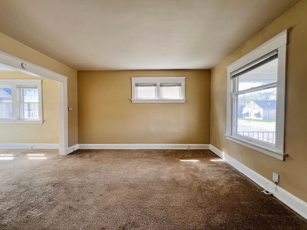 2074 Starr Ave - Photo 3 of 14