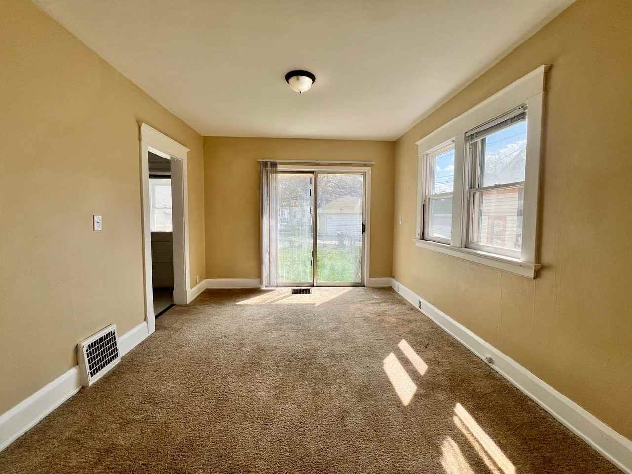 2074 Starr Ave - Photo 5 of 14