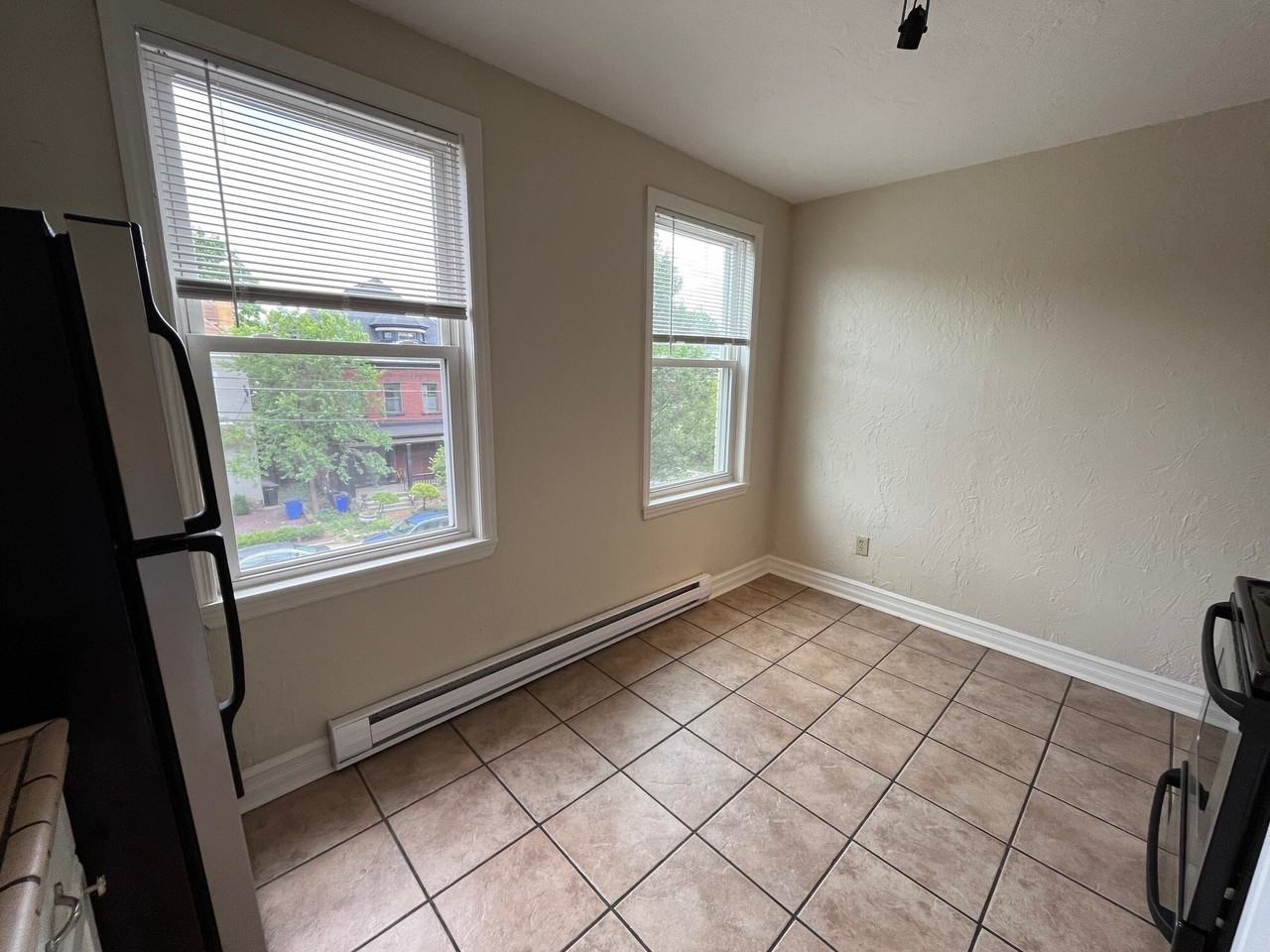 Stratford 214 - Photo 4 of 18