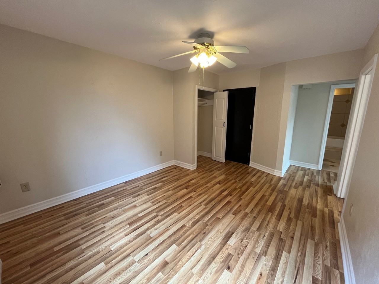 Stratford 214 - Photo 6 of 18