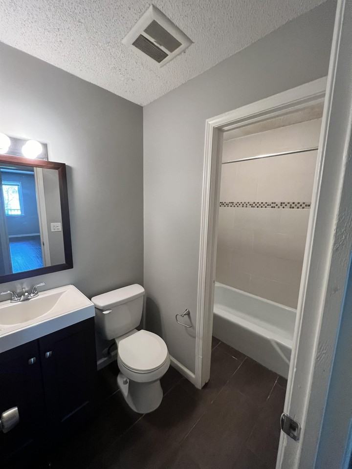 4130-4132 Fisher St KCKS 66103 - Photo 6 of 8