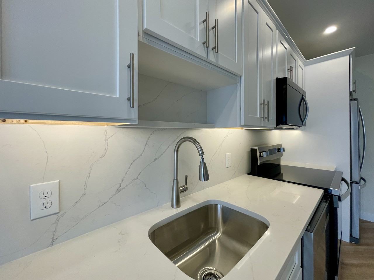 381 Wickenden Street - Photo 2 of 18