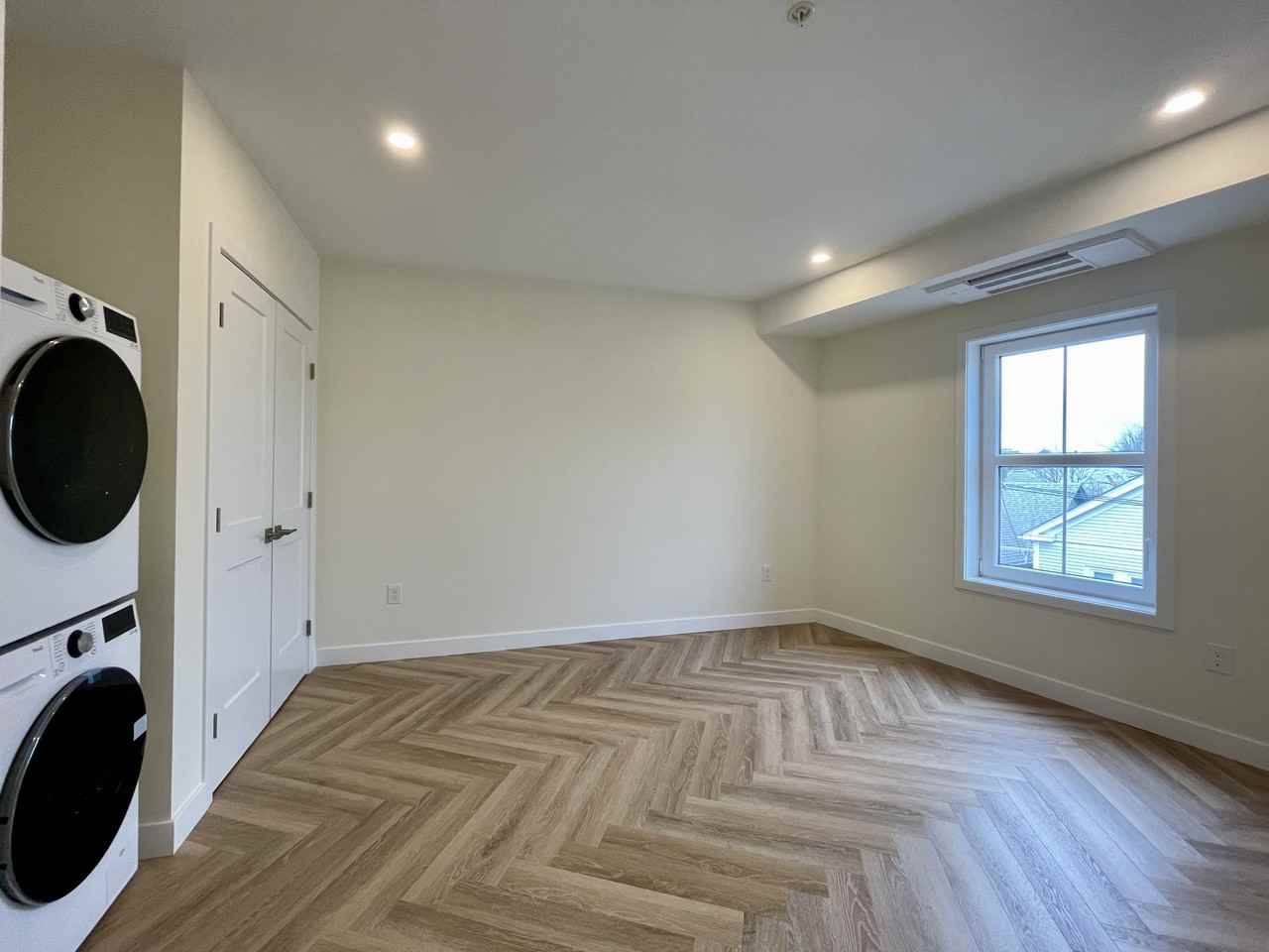 381 Wickenden Street - Photo 6 of 18