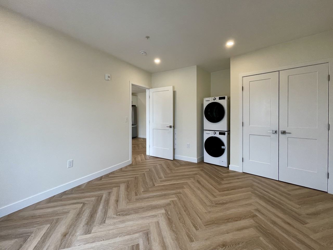 381 Wickenden Street - Photo 7 of 18