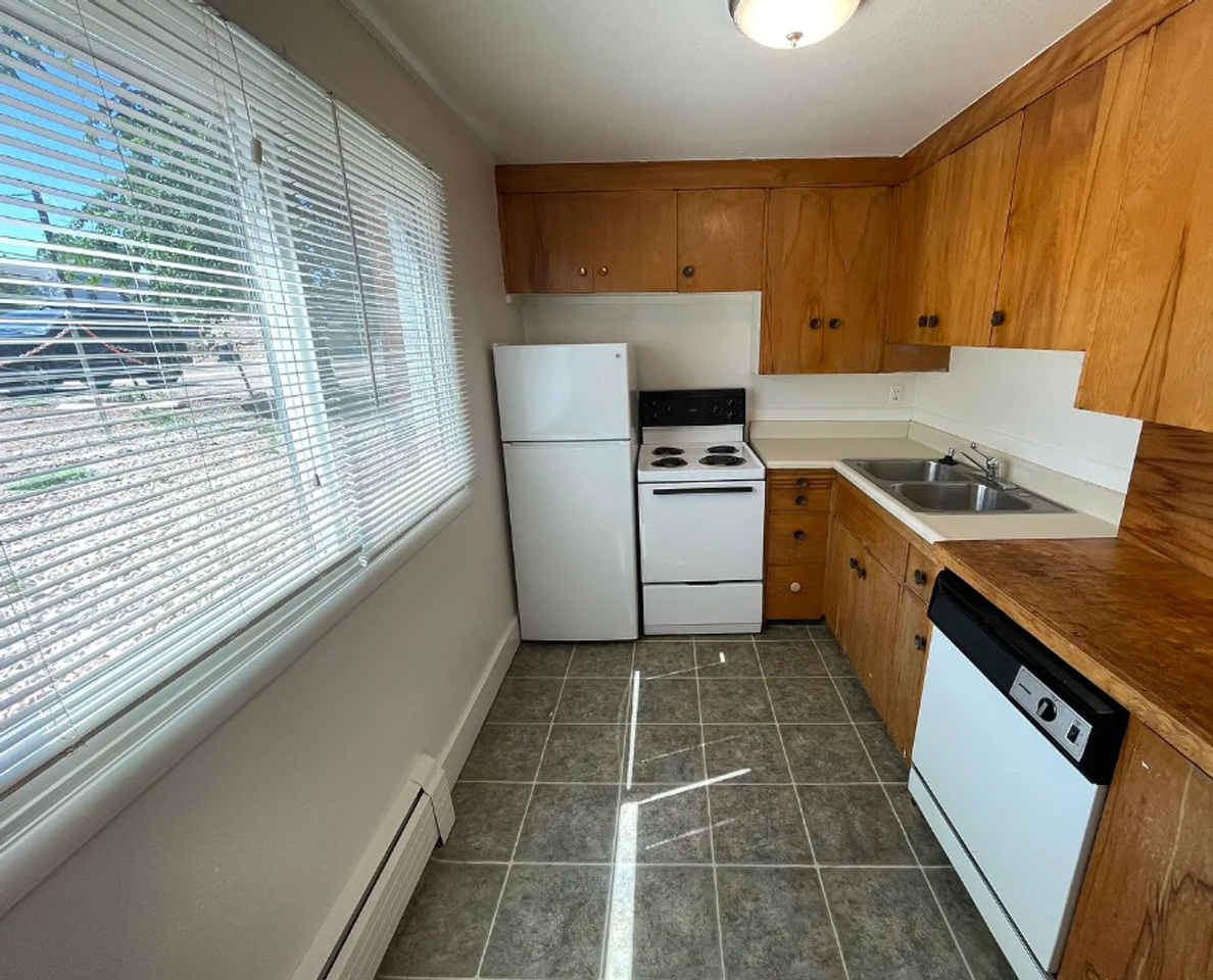 1005 19th Street - Photo 5 of 24