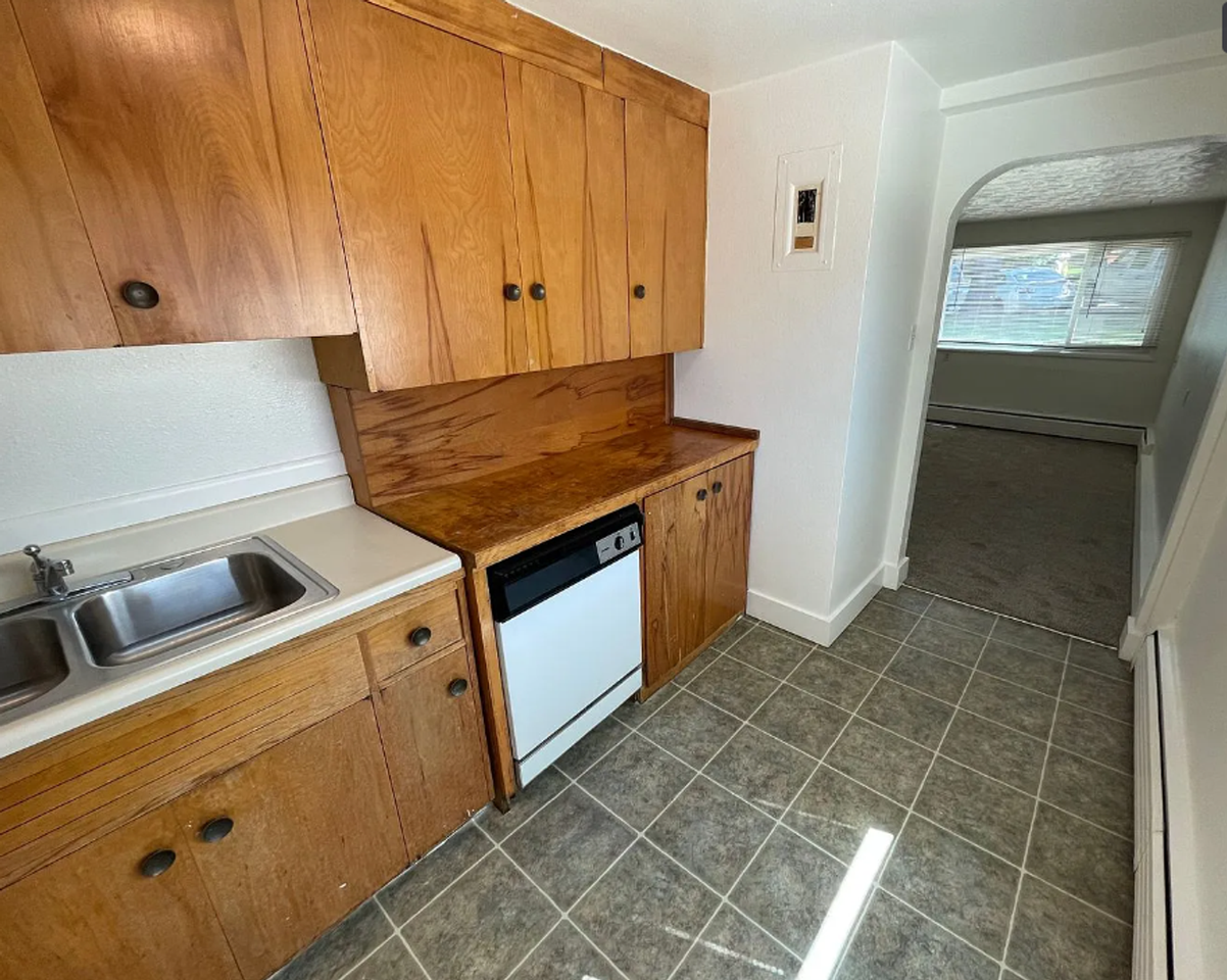 1005 19th Street - Photo 6 of 24