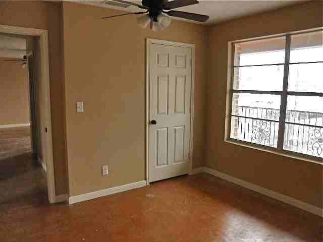 Hutchison - Photo 6 of 18