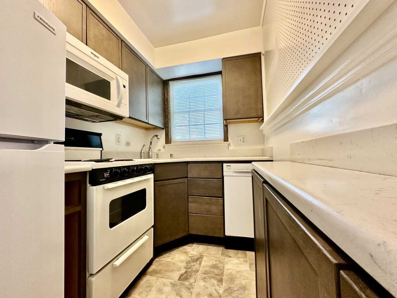 918 Jefferson St. - Photo 6 of 29