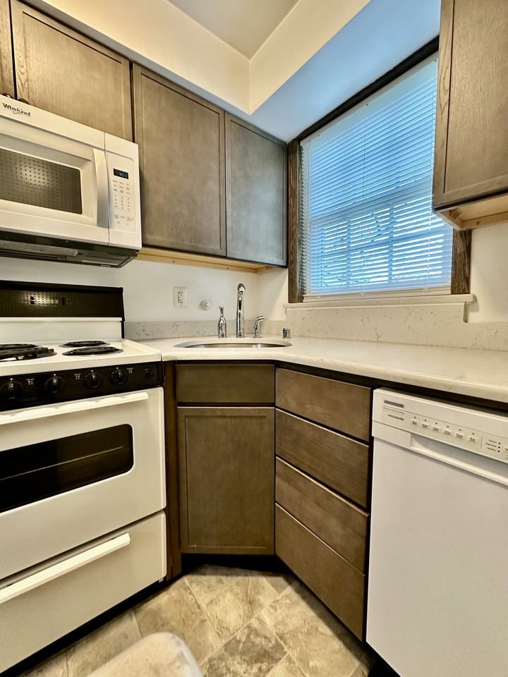 918 Jefferson St. - Photo 7 of 29