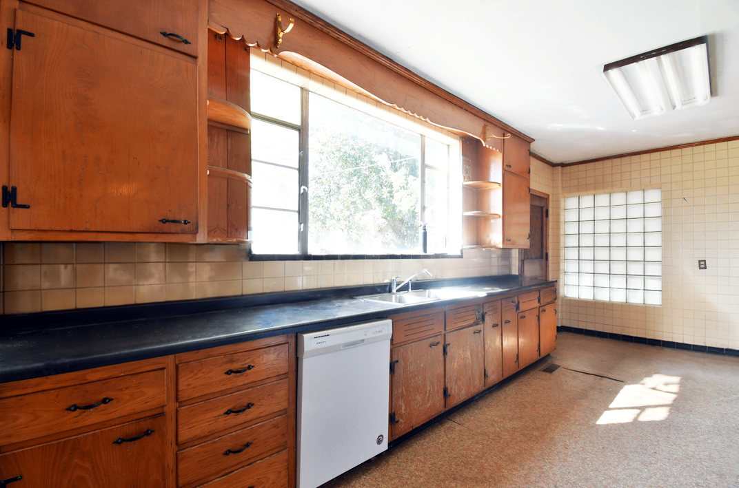 1535 5th Ave - Photo 3 of 11