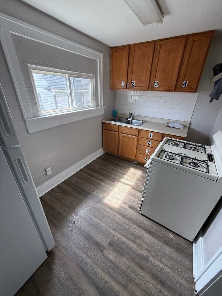457 Sherman Street - Photo 3 of 9