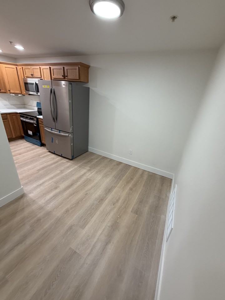 1693 Westbury Way #B - Photo 5 of 15