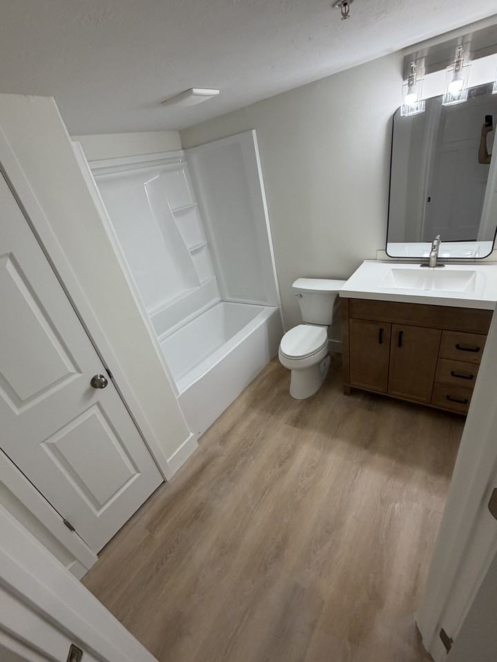 1693 Westbury Way #B - Photo 6 of 15
