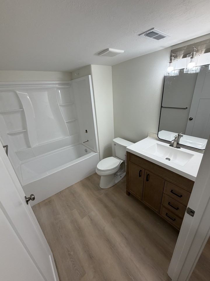 1693 Westbury Way #B - Photo 7 of 15