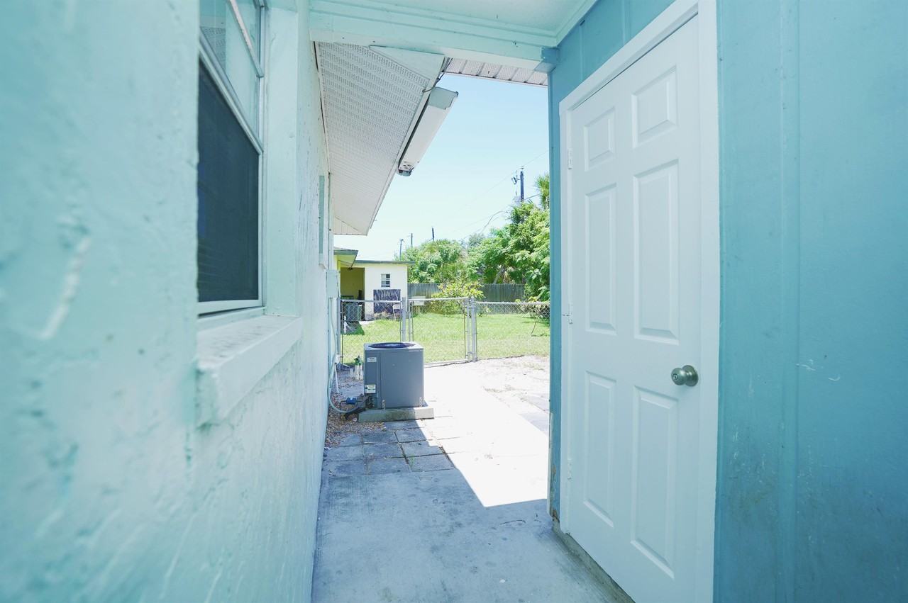 A-1193 South Alhambra Circle - Photo 6 of 30