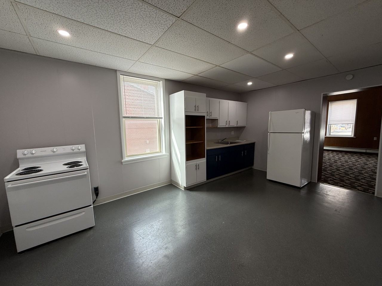 Morganti-Red - Photo 2 of 6