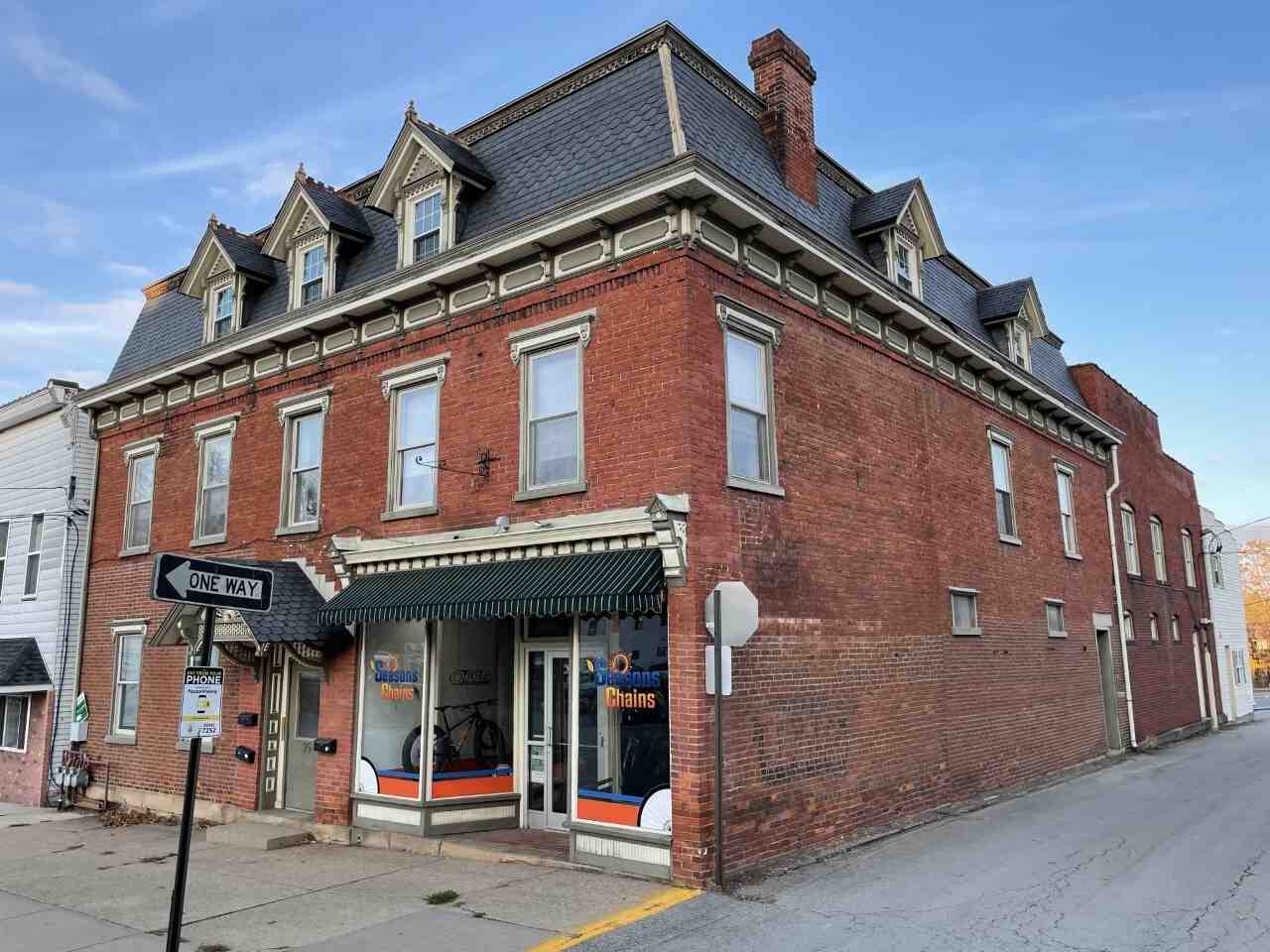 Morganti-Red - Photo 5 of 6