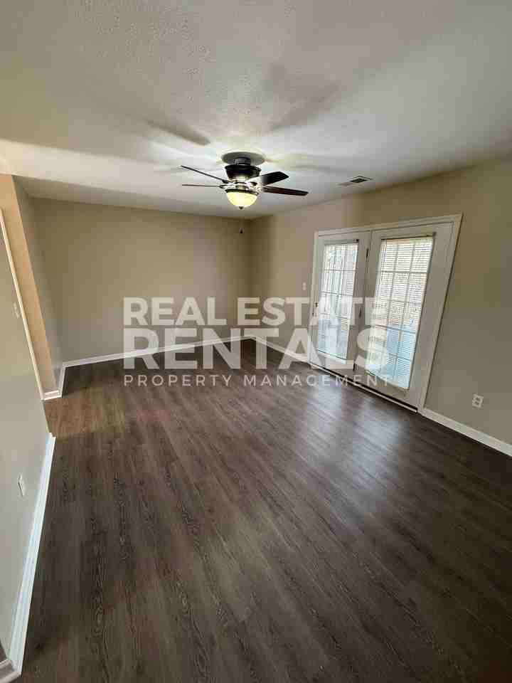 117 Brown Avenue - Photo 4 of 9