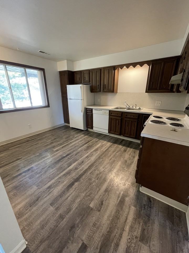 205 East Saginaw Highway - Photo 3 of 24