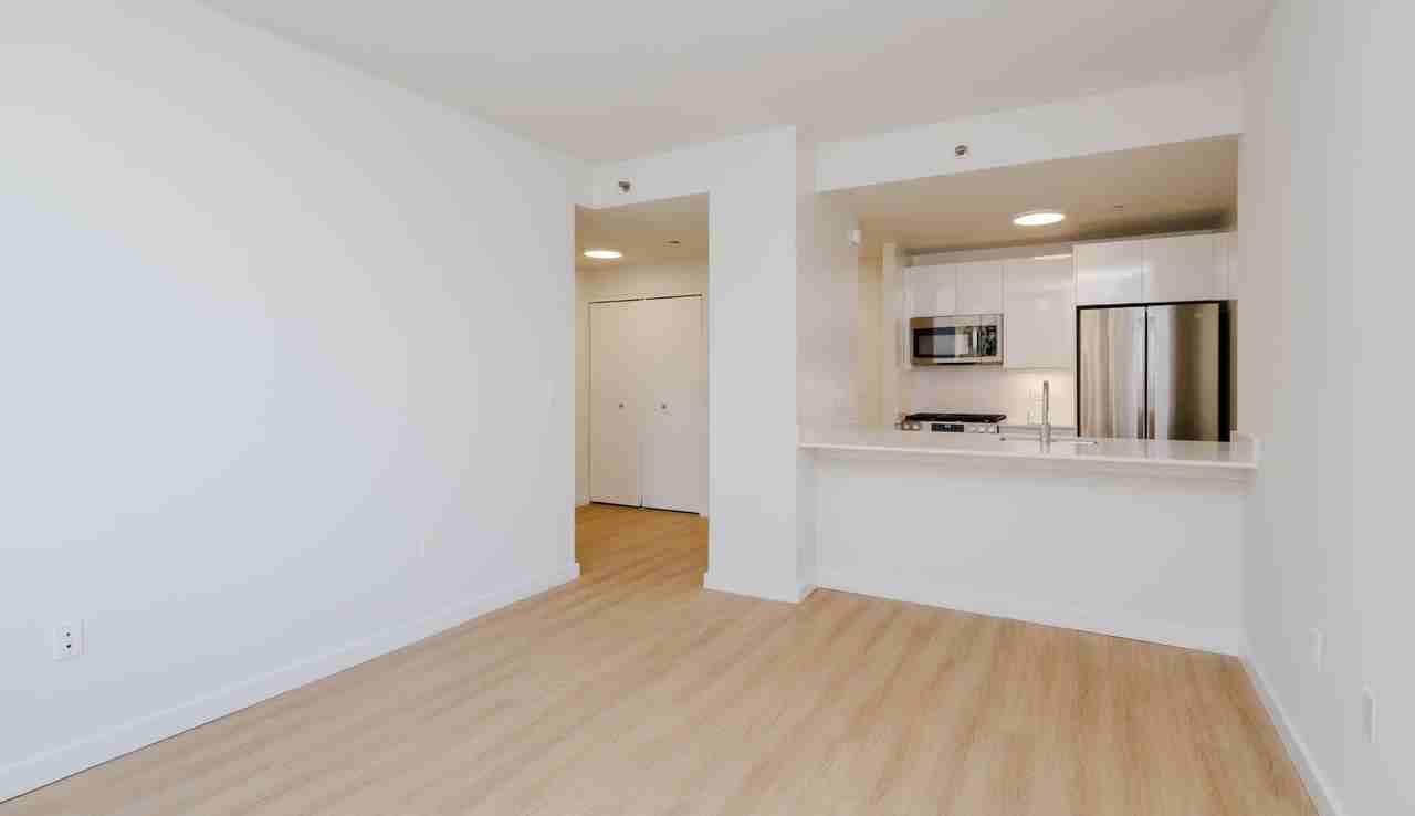 180 Montague - Photo 7 of 36