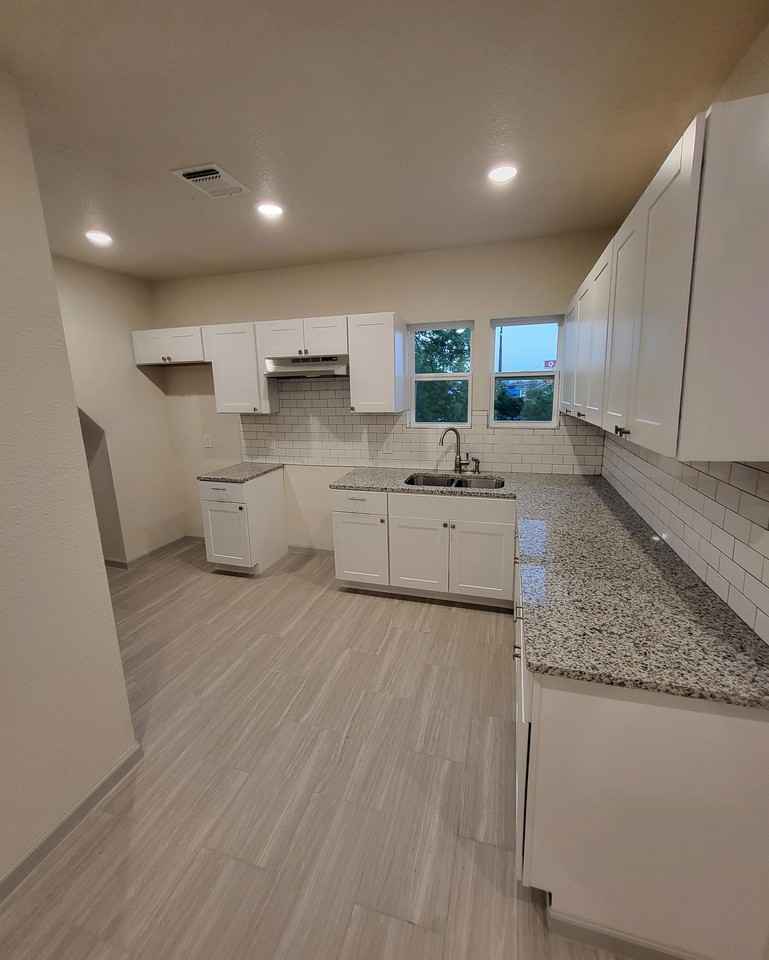 Hammond - Photo 2 of 50