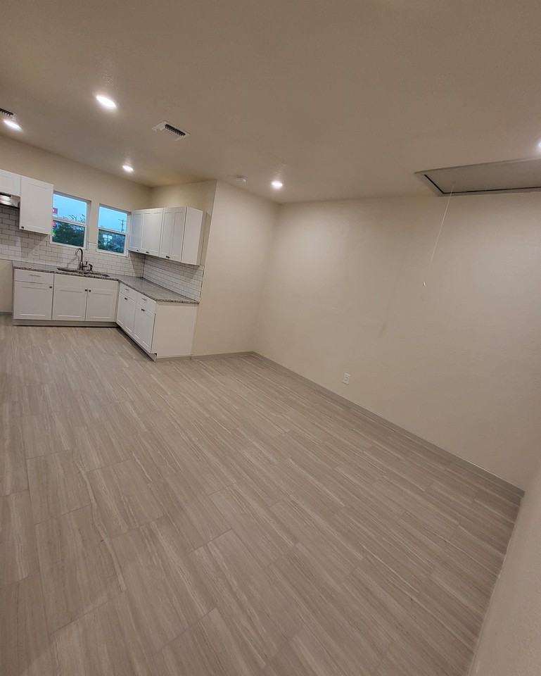 Hammond - Photo 3 of 50