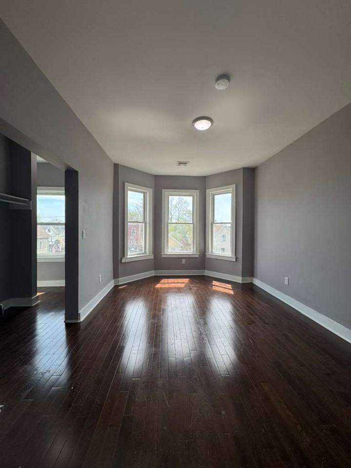 215-217 Rosette Street - Photo 3 of 11