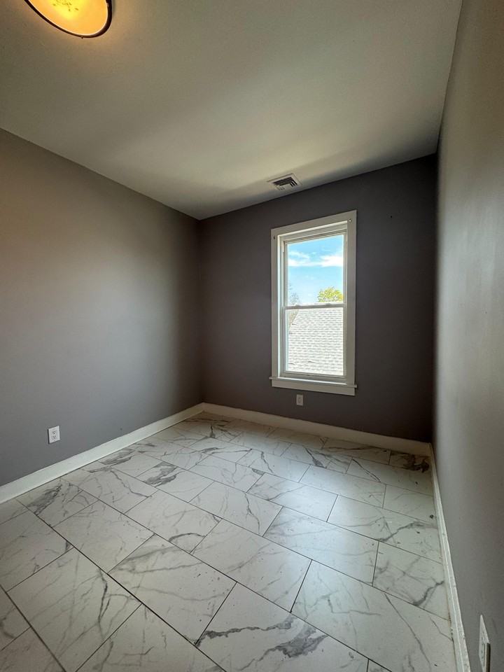 215-217 Rosette Street - Photo 6 of 11