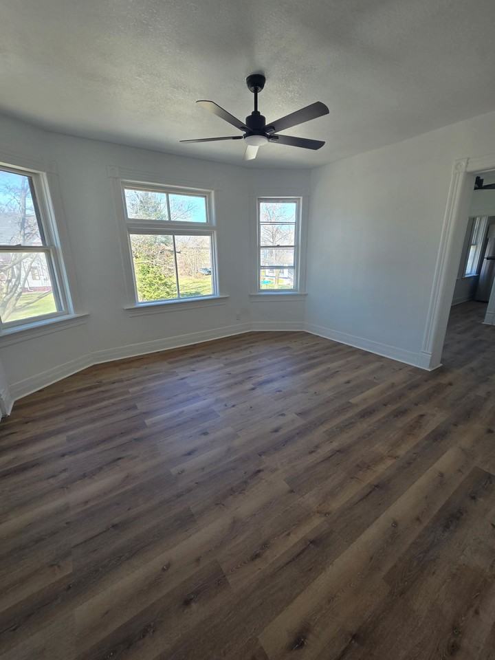 100 East Meinecke Avenue - Photo 6 of 7