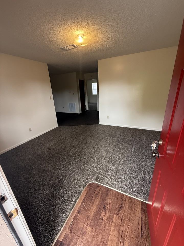 2404 McConnell Circle - Photo 2 of 9