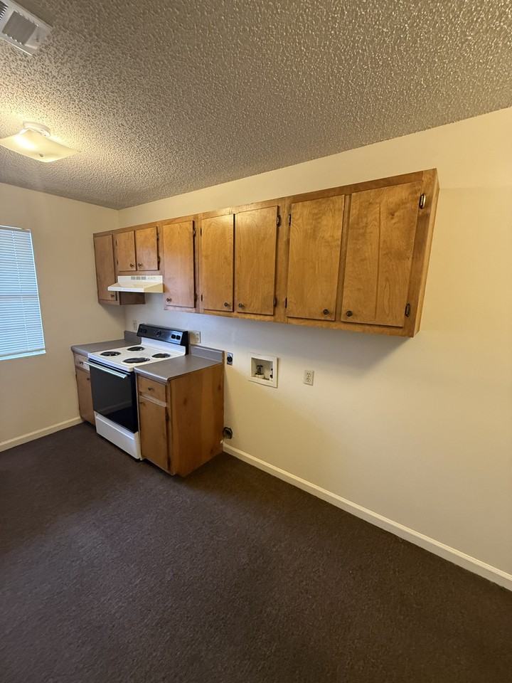 2404 McConnell Circle - Photo 5 of 9