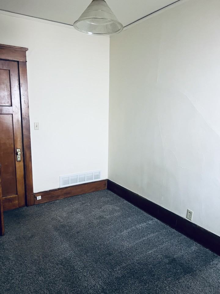 3902A North Port Washington Avenue - Photo 6 of 14