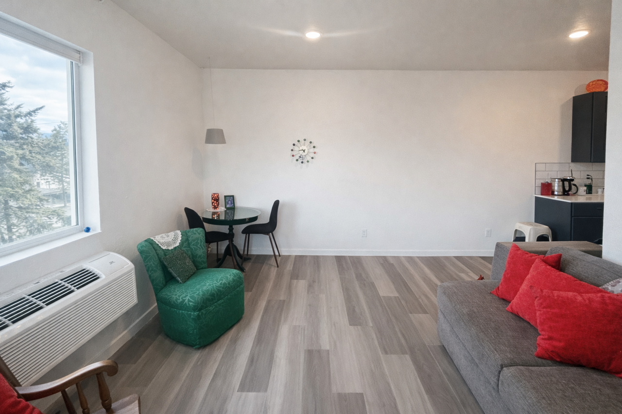 407 W 4th St. - Photo 2 of 11
