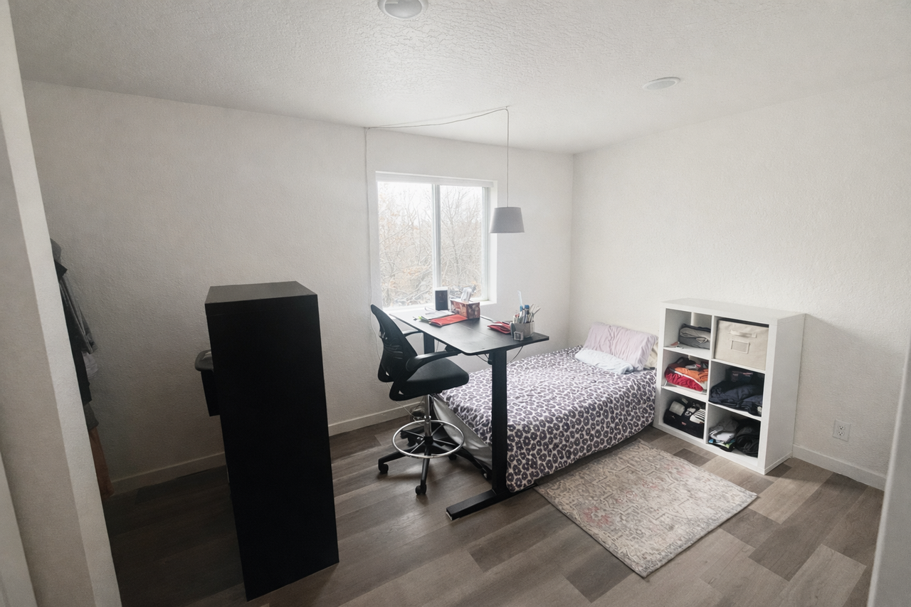 407 W 4th St. - Photo 4 of 11