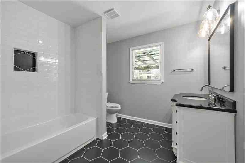 626 Grayson Pkwy - Photo 7 of 18