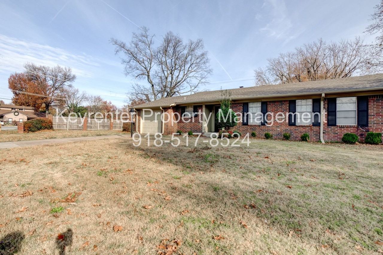 6105 S Troost Ave - Photo 2 of 23