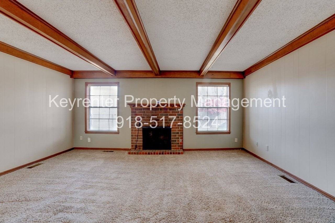 6105 S Troost Ave - Photo 6 of 23