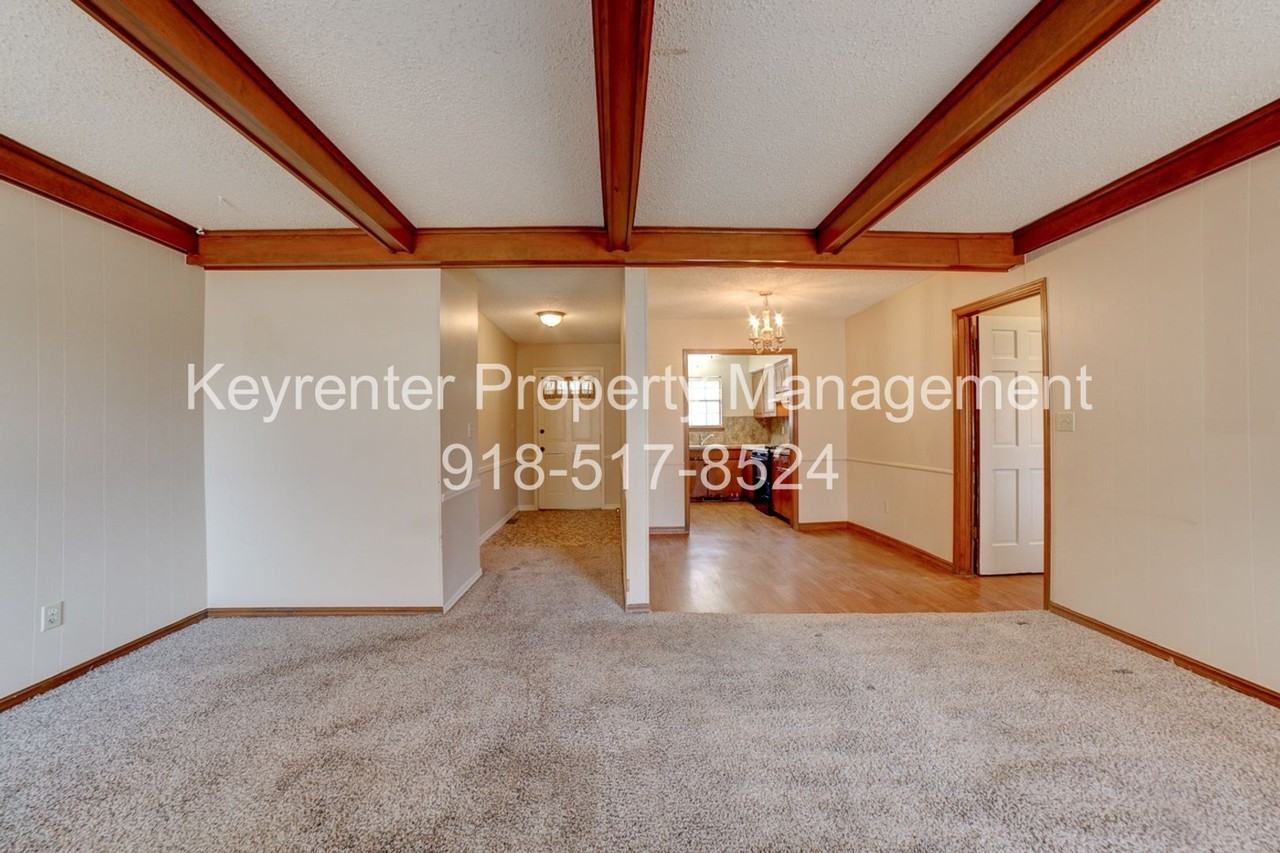 6105 S Troost Ave - Photo 7 of 23