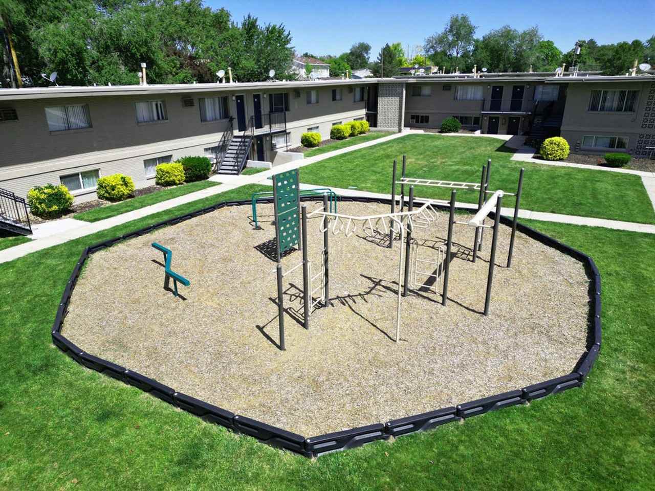 Jordanaire Apartments - Photo 6 of 34