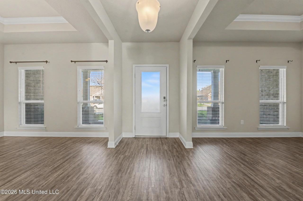 10423 Autumn Dr - Photo 3 of 35