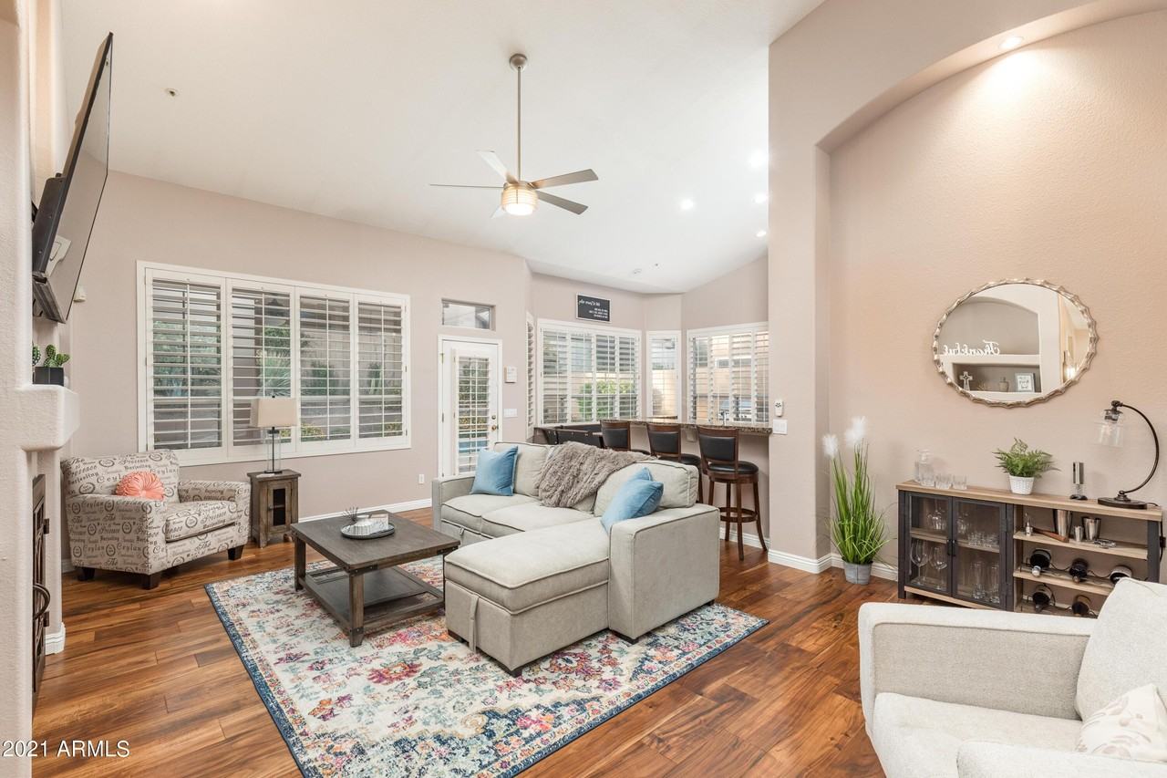 11160 E Greythorn Dr - Photo 6 of 33