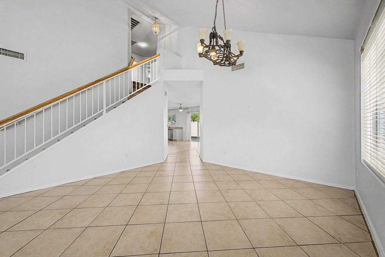 1295 S Honeysuckle Ln - Photo 5 of 36