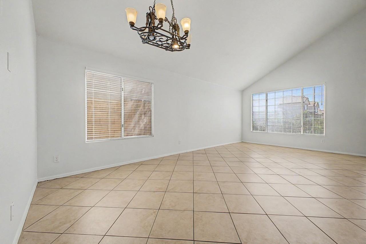1295 S Honeysuckle Ln - Photo 7 of 36