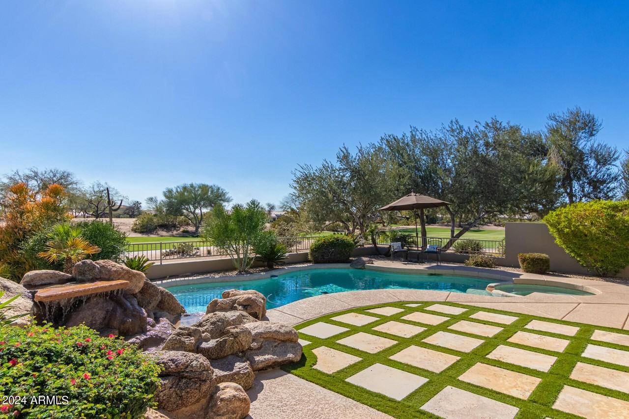 17220 N 79th St - Photo 2 of 50