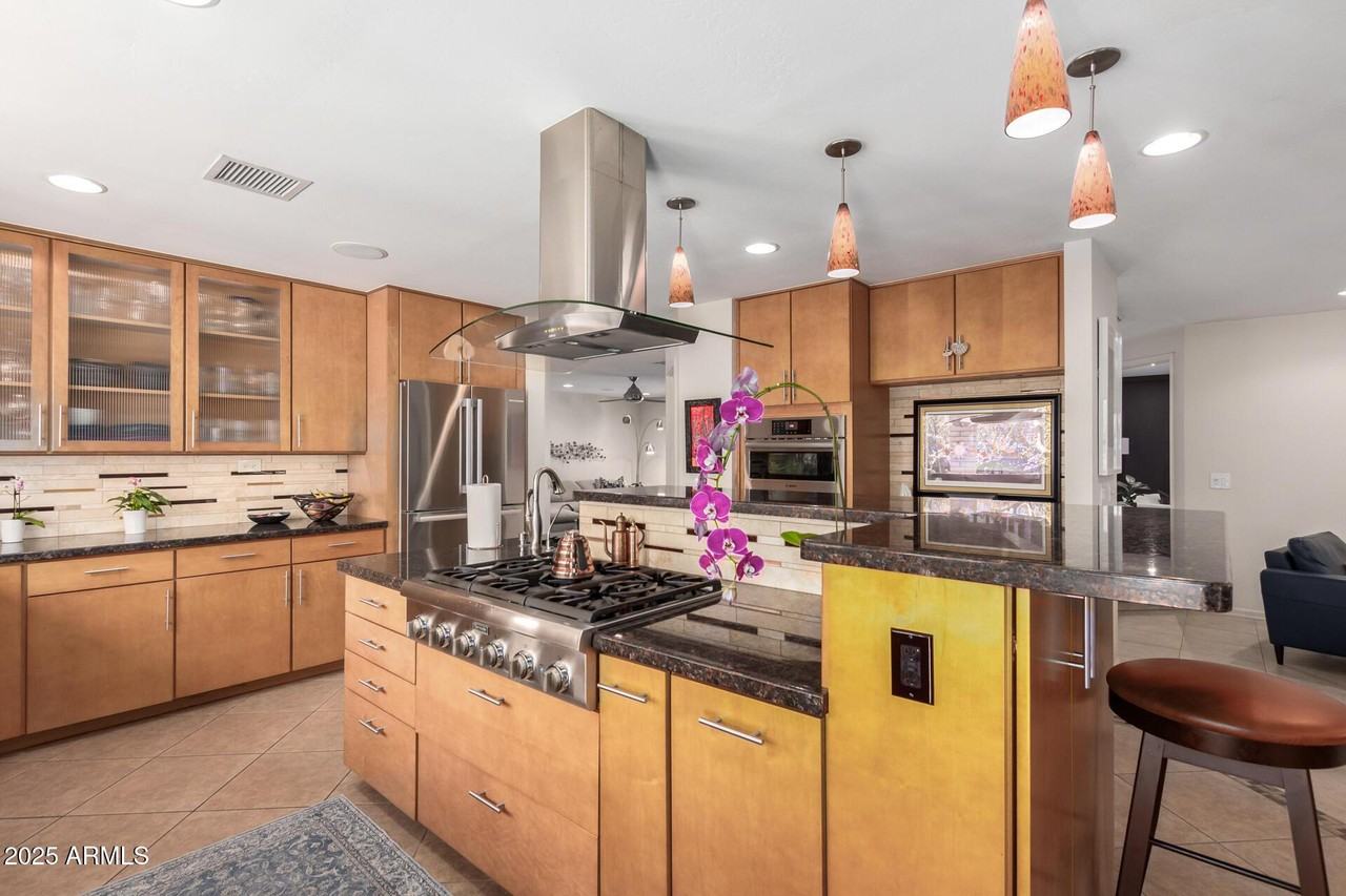 2909 E Las Rocas Dr - Photo 5 of 48