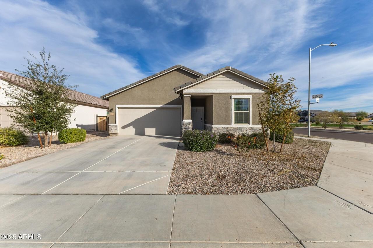 8133 S 64th Ln - Photo 3 of 31