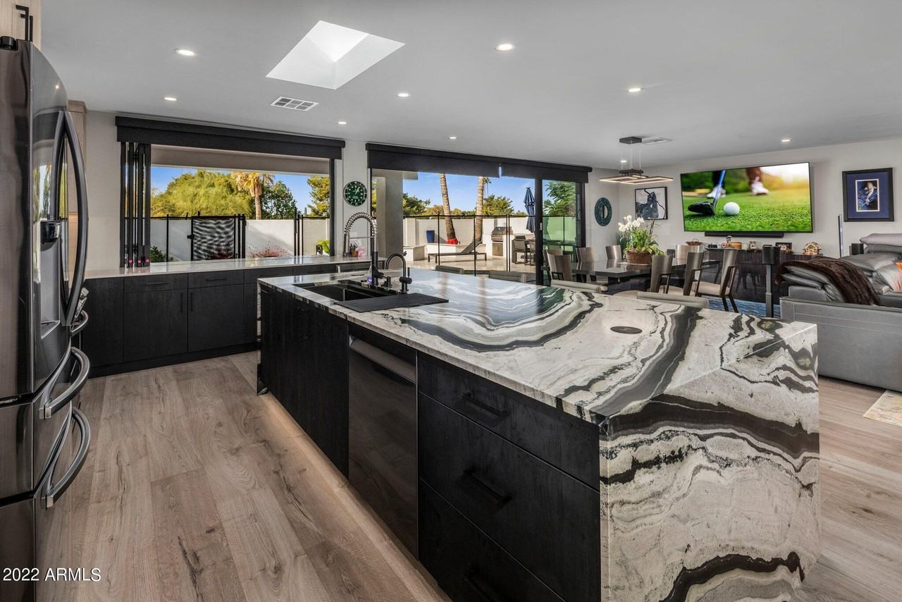 9056 N Arroya Vista Dr - Photo 3 of 42