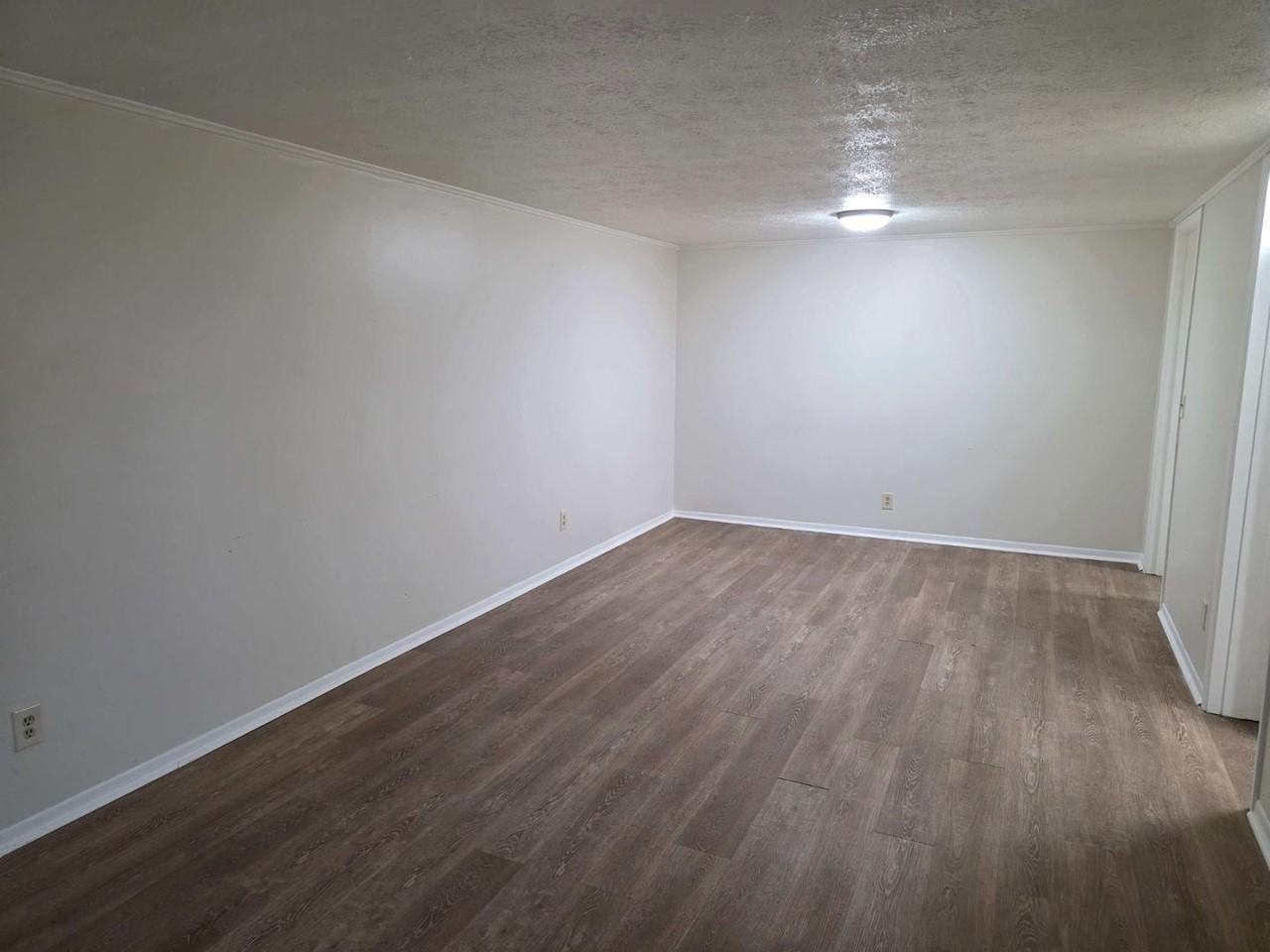 4909 N Detroit Ave - Photo 2 of 13