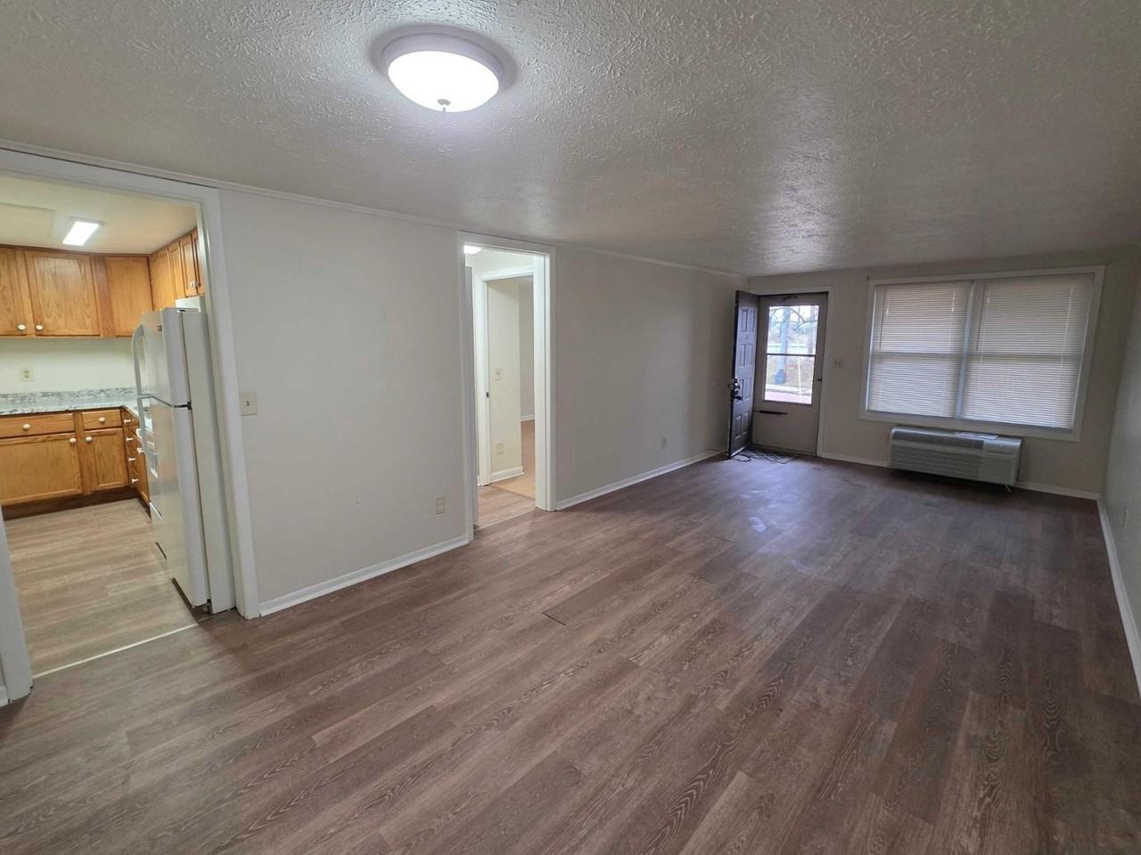4909 N Detroit Ave - Photo 3 of 13