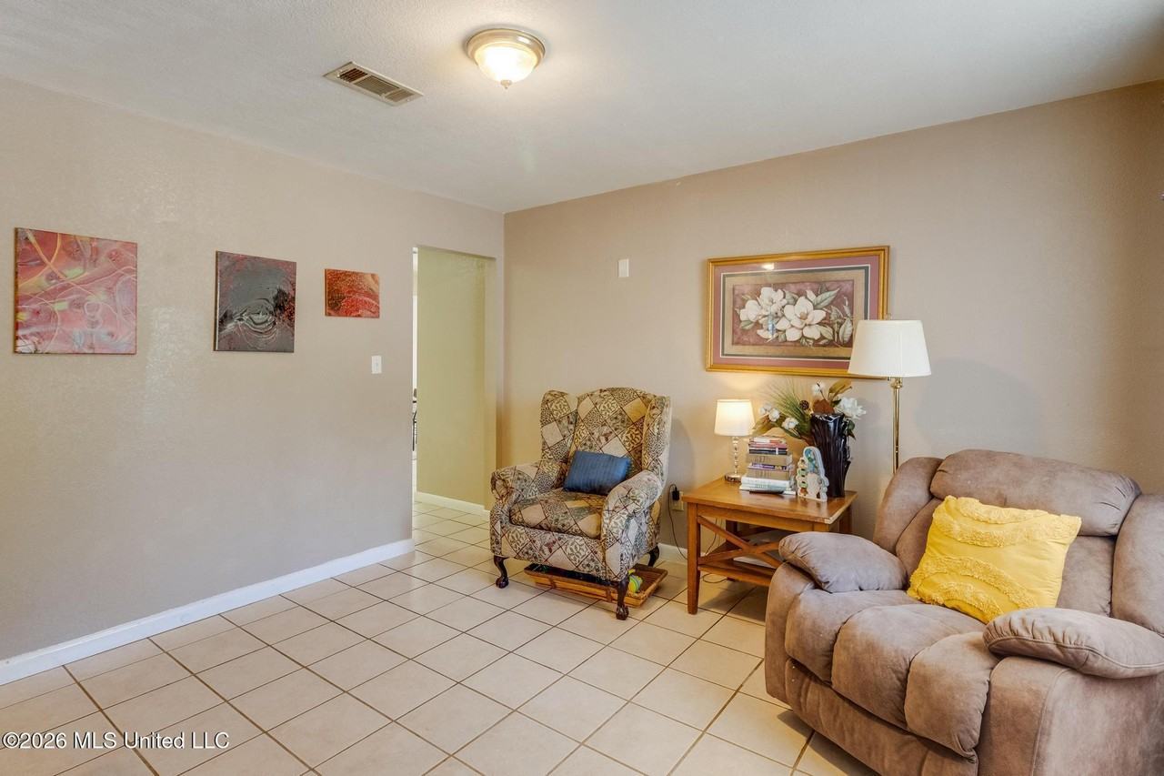 1102 Tucker Ave - Photo 4 of 14